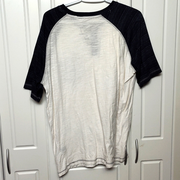 Comfortable & casual t-shirt - Picture 2 of 3